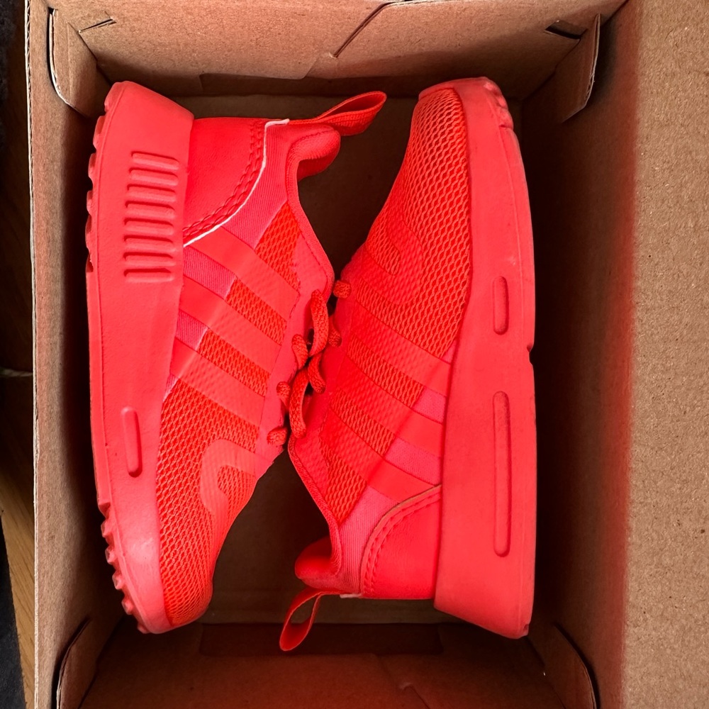 Adidas toddler size 6